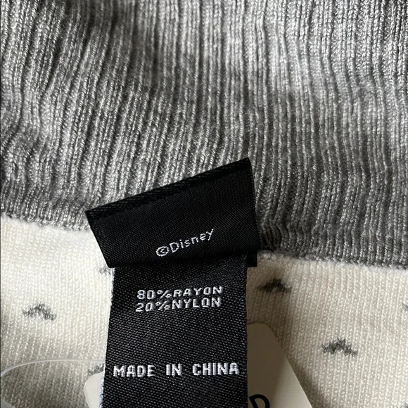 Torrid Gray and Burgundy Off-the-Shoulder Sweater flaws New Size 2X Disney Belle - Picture 4 of 13